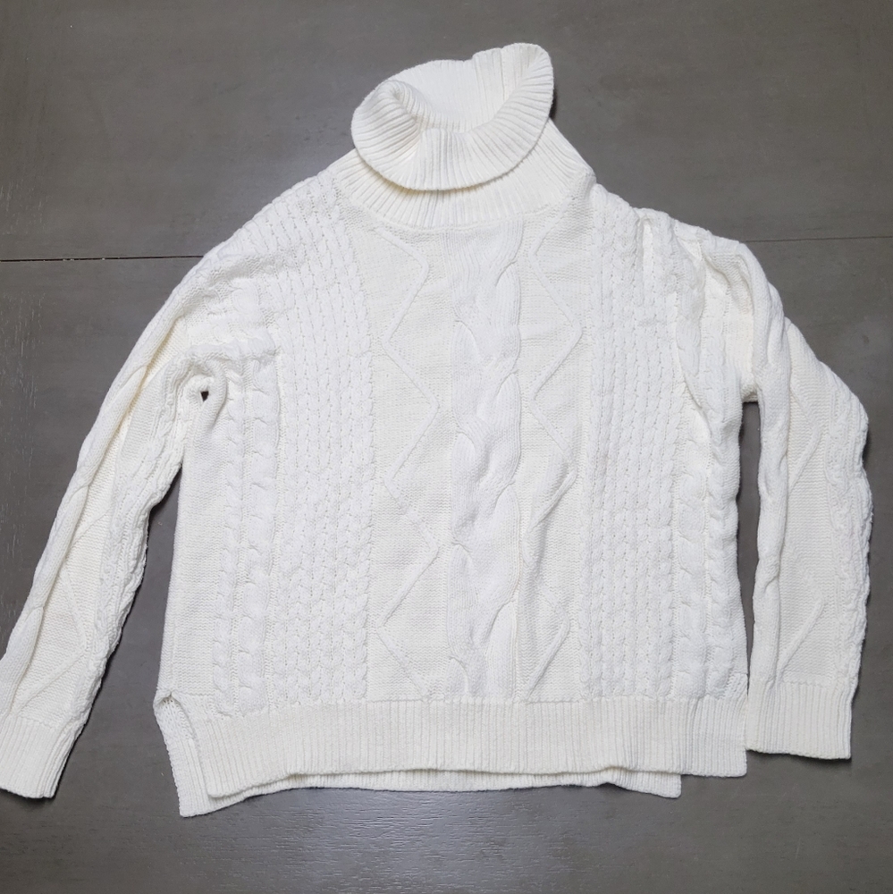 Women's sweater ivory